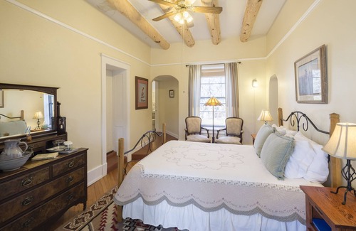 Cimarron Cama Y Desayuno | Casa del Gavilan Historic Inn