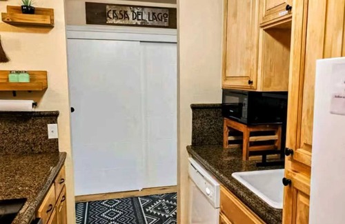 Shaver Lake Condominio | Casa del Lago-Modern Mountain Studio!