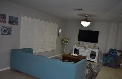 Kings Lake Casa | “Casa Della Luna” Private Luxury Pool Home, Only minutes To The Beach
