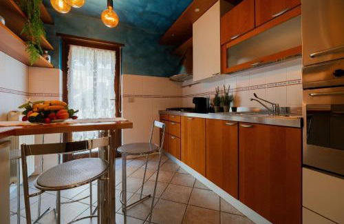 Gorizia Apartamento | Casa di Iaio - 90 m2 apt with Free Wi-Fi, Netflix, Home Cinema & Parking