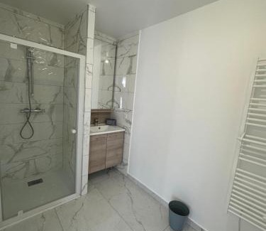 Bezons Casa | Casa di Luce - Garden - 9 people - Close to La Défense