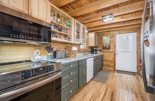 Sky Valley Casa | Casa di Maria | Wooded Views, Hot Tub, Community Lake Access!
