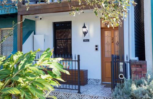 Cooks Hill Casa | Casa Dianna - Timeless Terrace near CBD and Waterfront