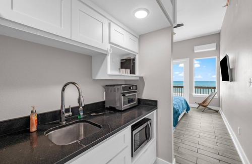 Port Bolivar Condominio | Casa Dora - Pool, Games, & Beachfront Fun!