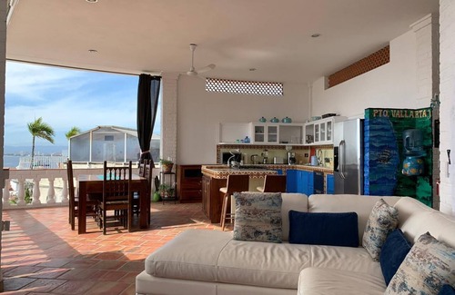 Colonia 5 de Diciembre Villa | CASA ECUADOR Hermosa vista de 2 dormitorios / 2 baños.