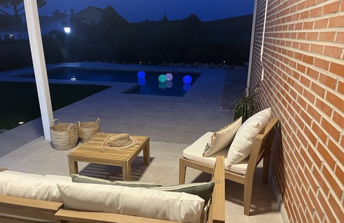Pelayos de la Presa Chalet De Esquí | CASA EN LA NATURALEZA, CERCA PANTANO DE SAN JUAN, IDEAL PARA DARTE UN CHAPUZÓN