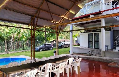 San Ramón Casa | Casa familiar con parrilla, piscina, WiFi y cesped