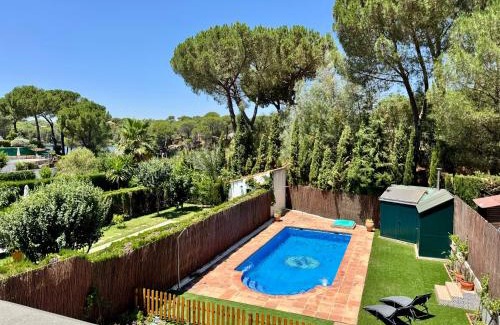 Las Jaras Casa | Casa familiar junto al Lago de la Encantada con zona de juegos, BBQ y cine