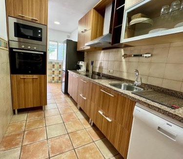 Las Jaras Casa | Casa familiar junto al Lago de la Encantada con zona de juegos, BBQ y cine