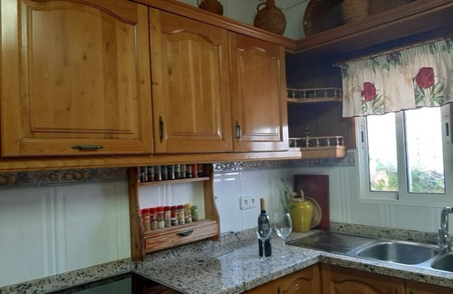 Gaucín Casa | Casa Fefi Acogedora casa de 3 habitaciones con espectaculares vistas al balcón