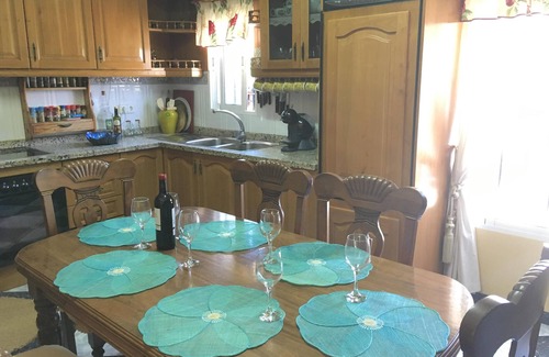 Gaucín Casa | Casa Fefi Acogedora casa de 3 habitaciones con espectaculares vistas al balcón