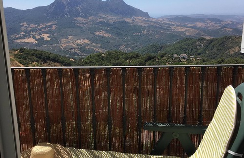 Gaucín Casa | Casa Fefi Acogedora casa de 3 habitaciones con espectaculares vistas al balcón