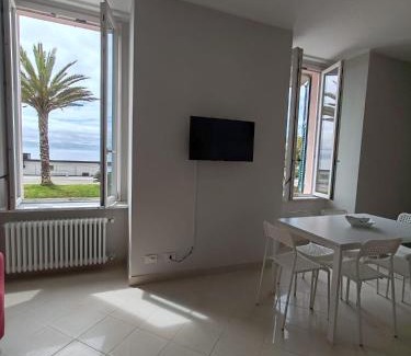 Ospedaletti Apartamento | Casa Fronte Mare