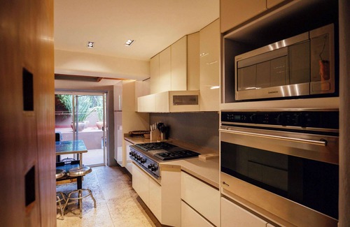 El Santuario Casa | Casa Izar, Magnifica Moderna Casa con Alberca y Vista al Lago