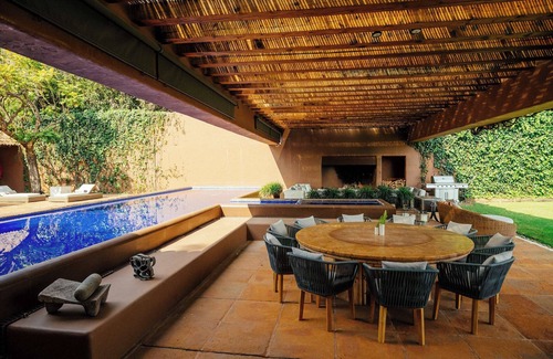 El Santuario Casa | Casa Izar, Magnifica Moderna Casa con Alberca y Vista al Lago