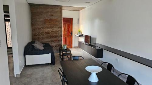 San Salvador de Jujuy Apartamento | Casa J moderna con amplio jardín en barrio de profesionales