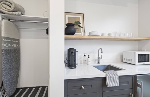 Laguna Apartamento | Casa Jardin Unit 7-Boutique Suite in Downtown Santa Barbara