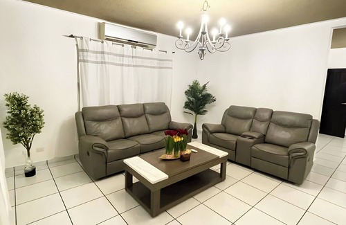 Sector 1 Nor-Oeste Casa | Casa Jardines Inn con Vista a la montaña