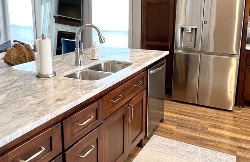 Jenks Casa | Casa Joya - A Jenks Gem Professionally designed three-bedroom luxury home!