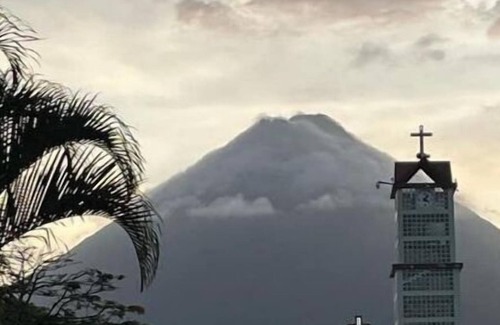 Barrio Pilo Casa | Casa La Fortuna 2 vista al Volcán Arenal