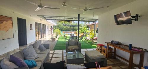 Esterillos Centro Hotel | Casa Lapa Mar