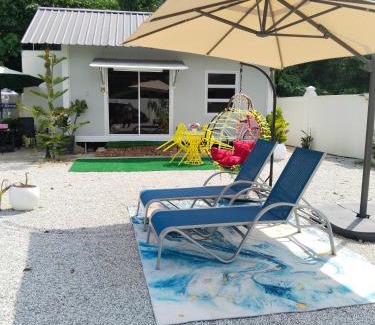 Kota Bharu Chalet De Esquí | Casa LiLa Tiny Cabin Stay & Pool Kota Bharu,free wifi,free parking