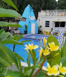 Kota Bharu Chalet De Esquí | Casa LiLa Tiny Cabin Stay & Pool Kota Bharu,free wifi,free parking