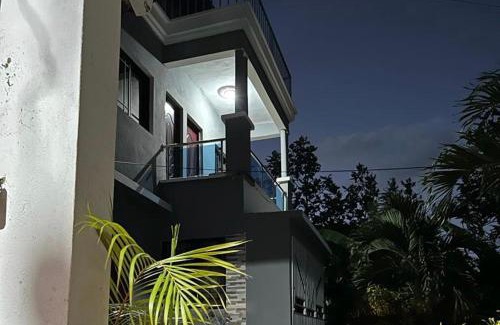Payita Casa | Casa Linda - 10 mins from Beach & Lagoon with AC & Free Parking
