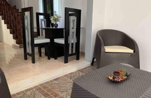 Payita Casa | Casa Linda - 10 mins from Beach & Lagoon with AC & Free Parking