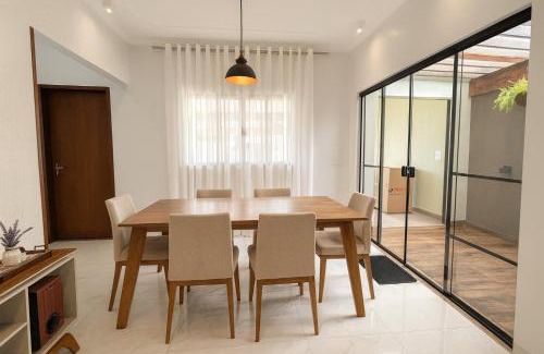 Ourinhos Casa | Casa linda e espaçosa, ar condicionado e 2 vagas