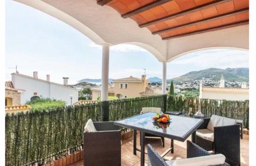 Llanca Villa | Casa Mañana