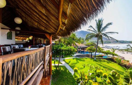 Troncones Cama Y Desayuno | Casa Manzanillo - Bridge Room - Ocean View Room at Exceptional Beach Front Location