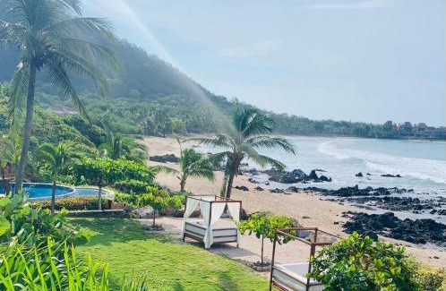 Troncones Cama Y Desayuno | Casa Manzanillo - Bridge Room - Ocean View Room at Exceptional Beach Front Location