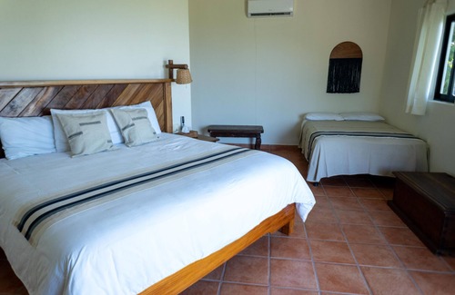 Troncones Cama Y Desayuno | Casa Manzanillo - Hotel Buy Out - Beach Front Location at Manzanillo Bay, 7 BR,