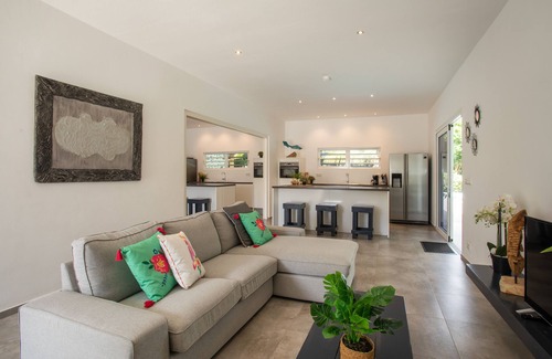 Jan Thiel Casa | Casa Maria: 6 bedroom, 4 bath Villa with Pool next to Supermarket & Beach.