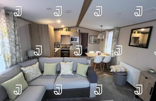 Selsey Apartamento | Casa Mariposa Lovely 3 bedroom caravan at Seal Bay Resort Selsey