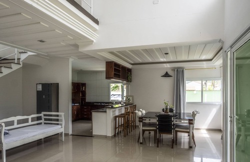 Ponte Branca Casa | Casa Mata Atlântica with pool and hot tub