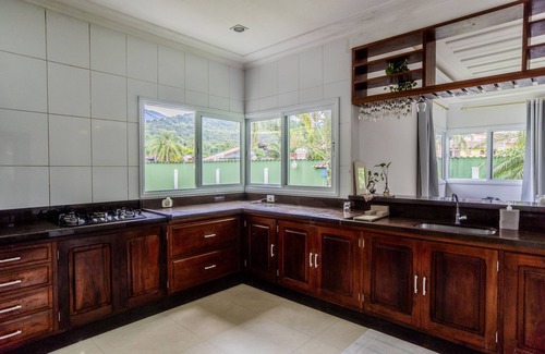 Ponte Branca Casa | Casa Mata Atlântica with pool and hot tub