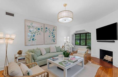 Sunshine Park Casa | Casa Michaeline - Escape to a Glamorous Spanish Pool Oasis