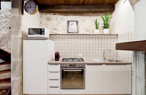 Precetto Casa | Casa Nerina: A characteristic and welcoming independent house made of stone, with Free WI-FI.