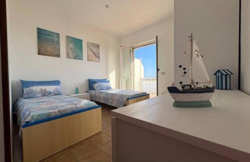 Sperlonga Apartamento | Casa Onda Blu - Lake View Flat, 4 mins from beach with parking!
