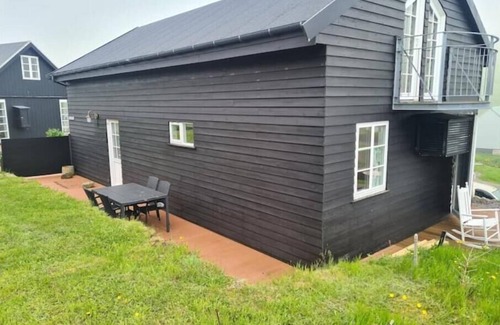 Gjogv Villa | Casa Pállsstova. 5 Bedroom villa