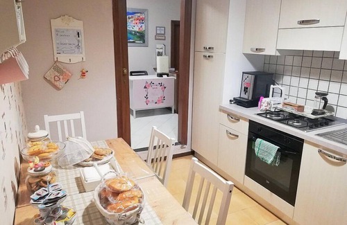 Castellammare di Stabia Apartamento | Casa Pistillo: A welcoming apartment situated in a central location, at a short distance from the beach, with Free WI-FI.