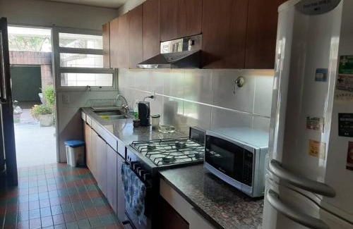 Centro de la ciudad de Mendoza Casa | Casa Quinta Sección a 150 metros parque San Martín y 300 metros Av Aristides Villanueva