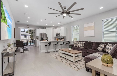 Bonita Springs Casa | Casa Rio! Modern Pool/Spa Home!
