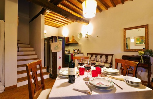 Castelnuovo Berardenga Apartamento | Casa Rossella - ArcenoRentalsClub Romantic flat in Chianti Wifi Concierge Pool