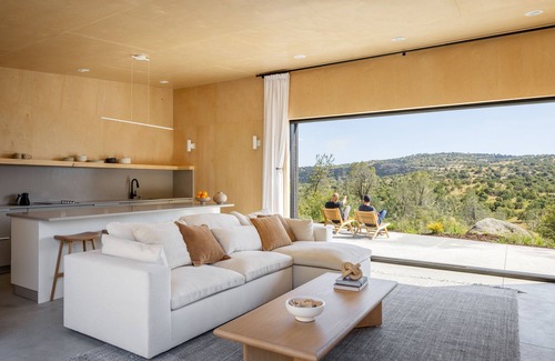 Yosemite Lakes Cabina | Casa Roca: Modern Cabin in 17 Acres Near Yosemite