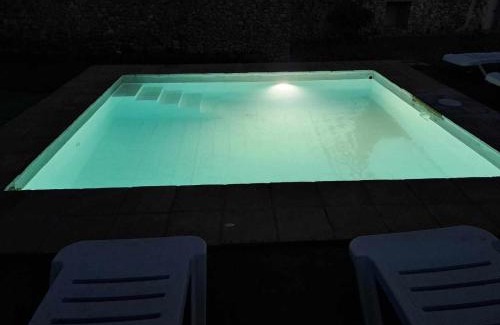 Navata Chalet De Esquí | Casa rural con jardín privado!