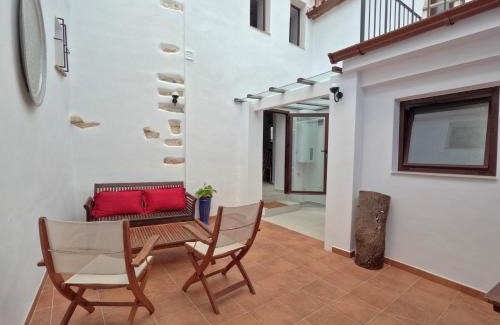Montejaque Casa | Casa rural en Montejaque con patio andaluz, chimenea y sala multiusos