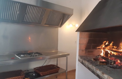 Rubielos Bajos Cabaña | casa rural en rasante -capacidad 16-18 personas